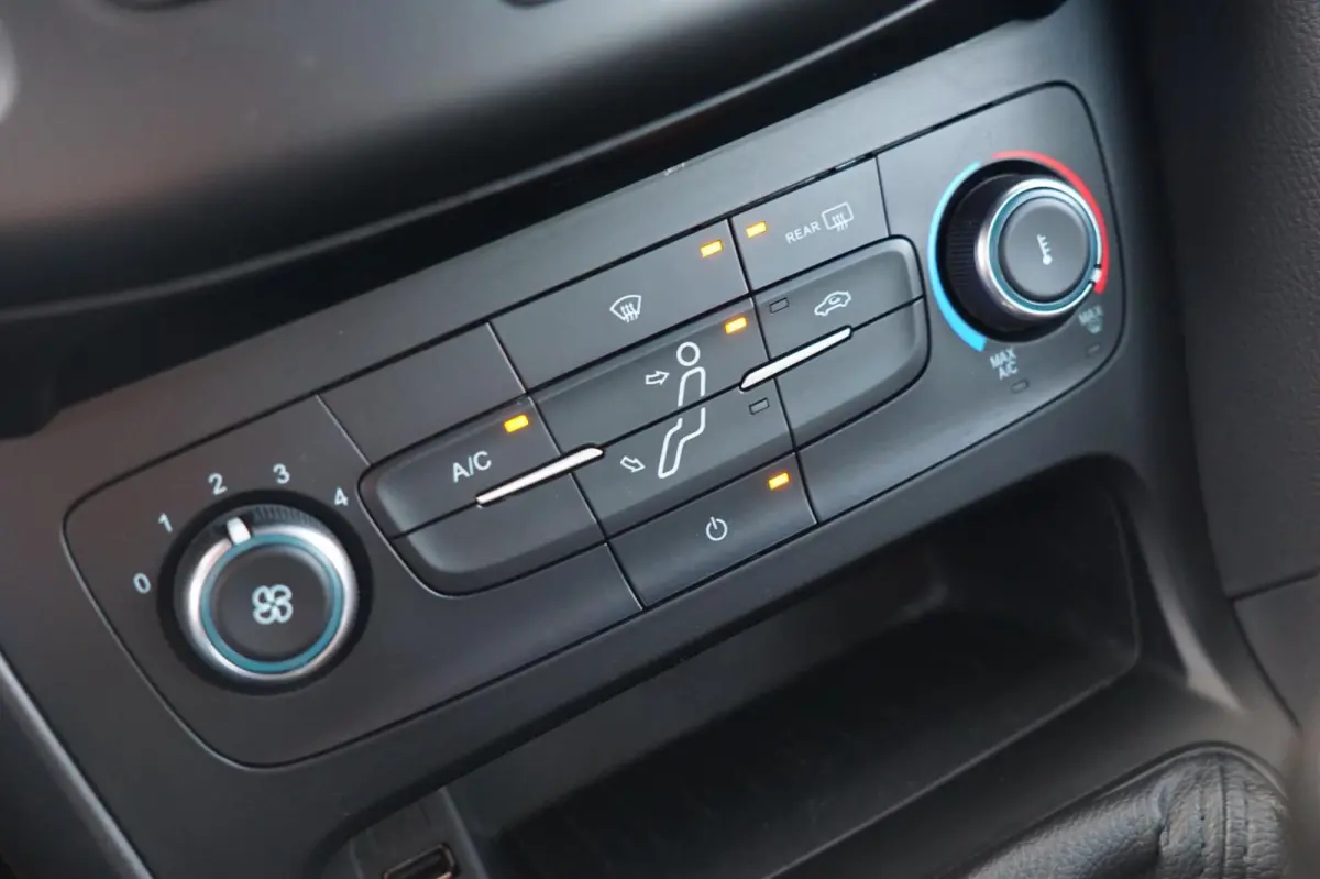 1.0 Ecoboost 125pk ST-Line - Deep Impact Blue - Carplay/360 camera/Nav
