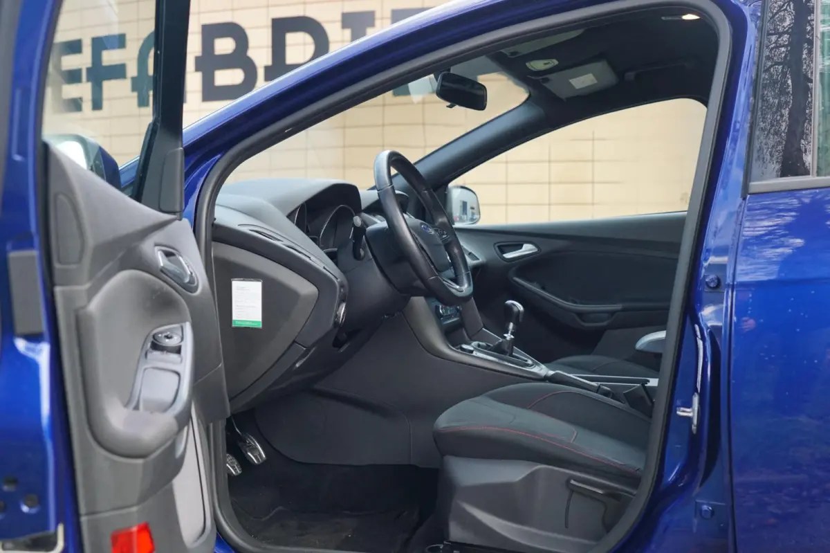 1.0 Ecoboost 125pk ST-Line - Deep Impact Blue - Carplay/360 camera/Nav