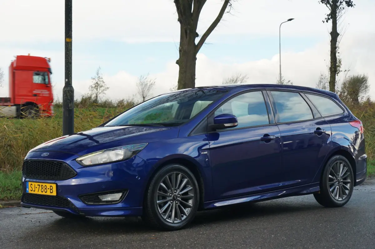 1.0 Ecoboost 125pk ST-Line - Deep Impact Blue - Carplay/360 camera/Nav