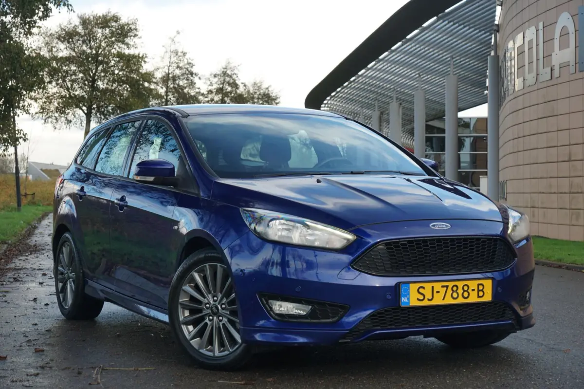 1.0 Ecoboost 125pk ST-Line - Deep Impact Blue - Carplay/360 camera/Nav