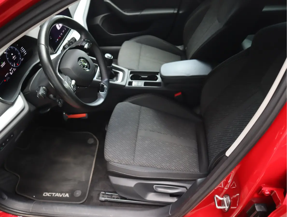 1.0 TSI Business Edition Navi / Climate / Stoelverw / Btw auto