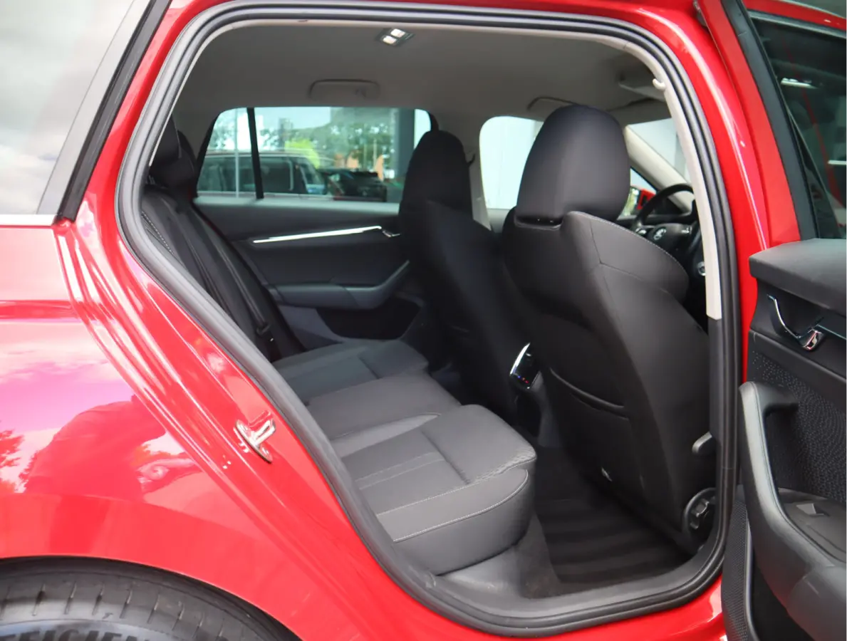 1.0 TSI Business Edition Navi / Climate / Stoelverw / Btw auto