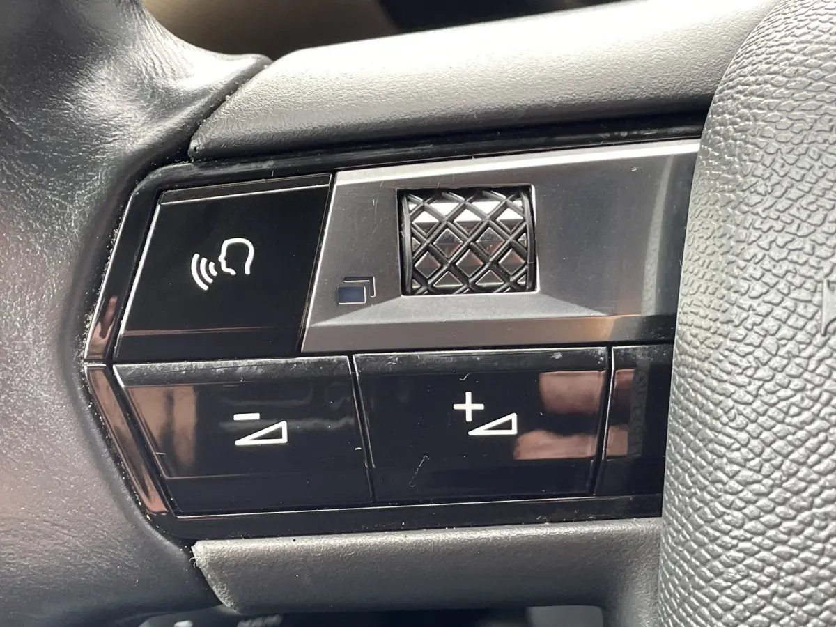 100pk Business (Navigatie - Automatische Airco - 17" incl 4S - Apple Carplay - Parkeersensoren)