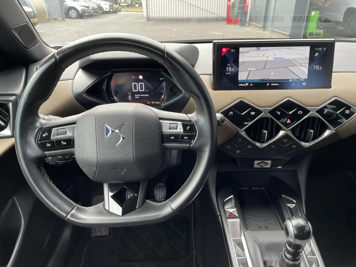 100pk Business (Navigatie - Automatische Airco - 17" incl 4S - Apple Carplay - Parkeersensoren)