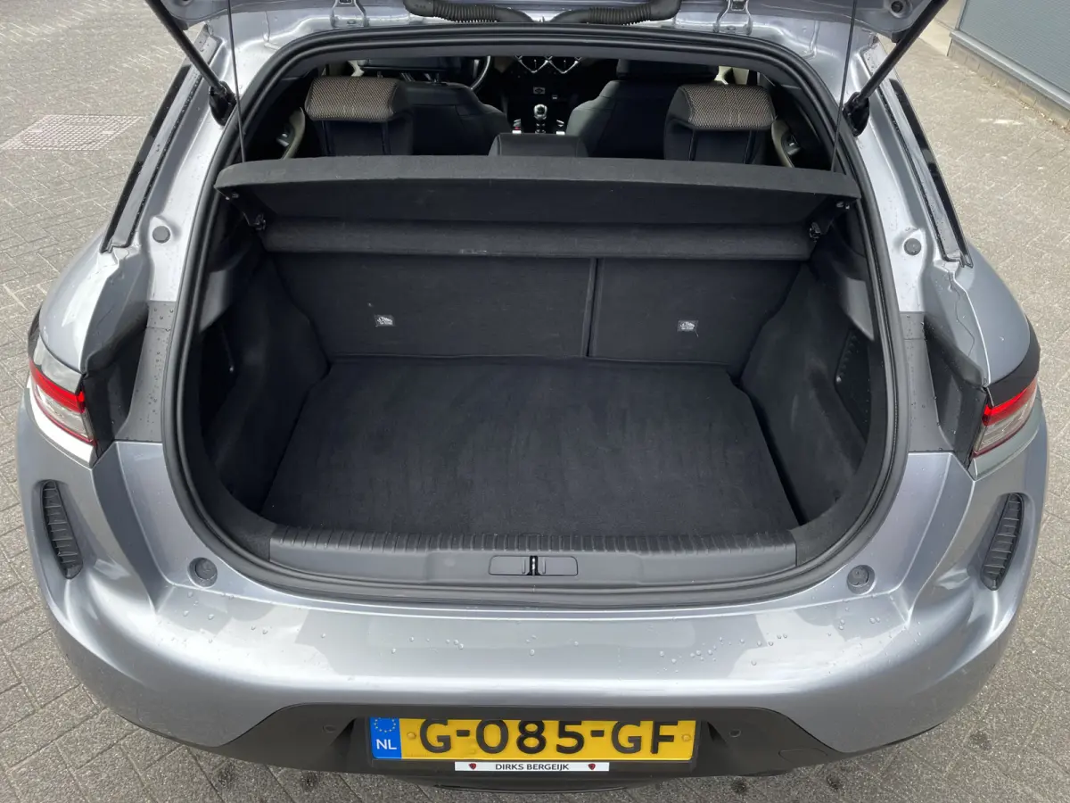 100pk Business (Navigatie - Automatische Airco - 17" incl 4S - Apple Carplay - Parkeersensoren)