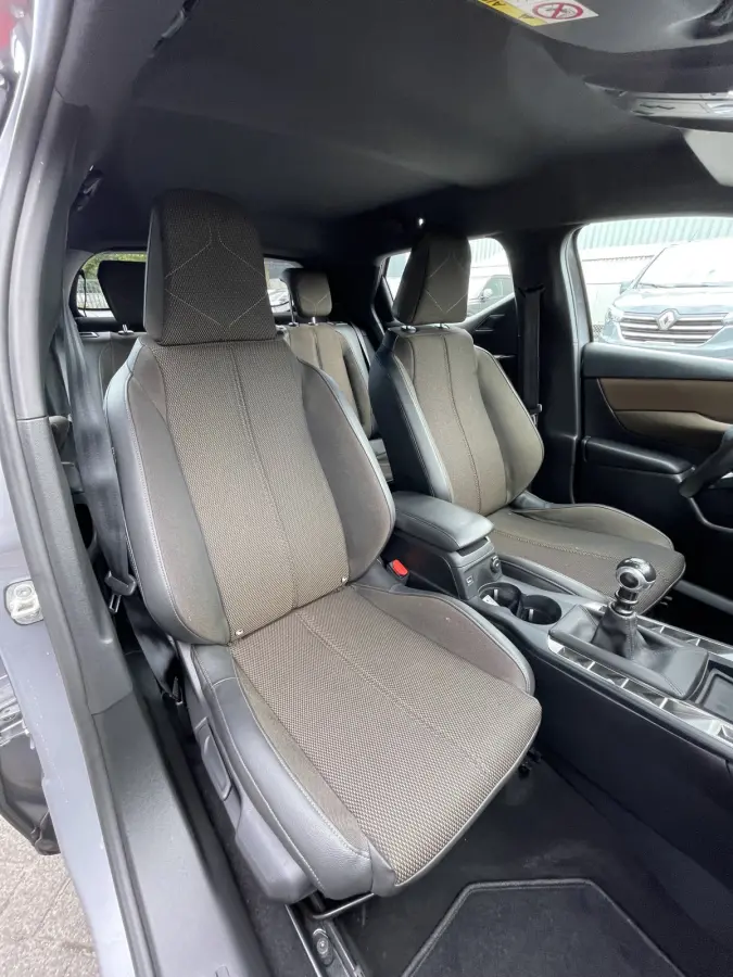 100pk Business (Navigatie - Automatische Airco - 17" incl 4S - Apple Carplay - Parkeersensoren)