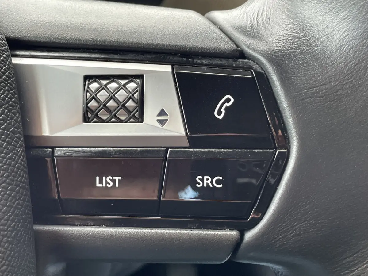 100pk Business (Navigatie - Automatische Airco - 17" incl 4S - Apple Carplay - Parkeersensoren)