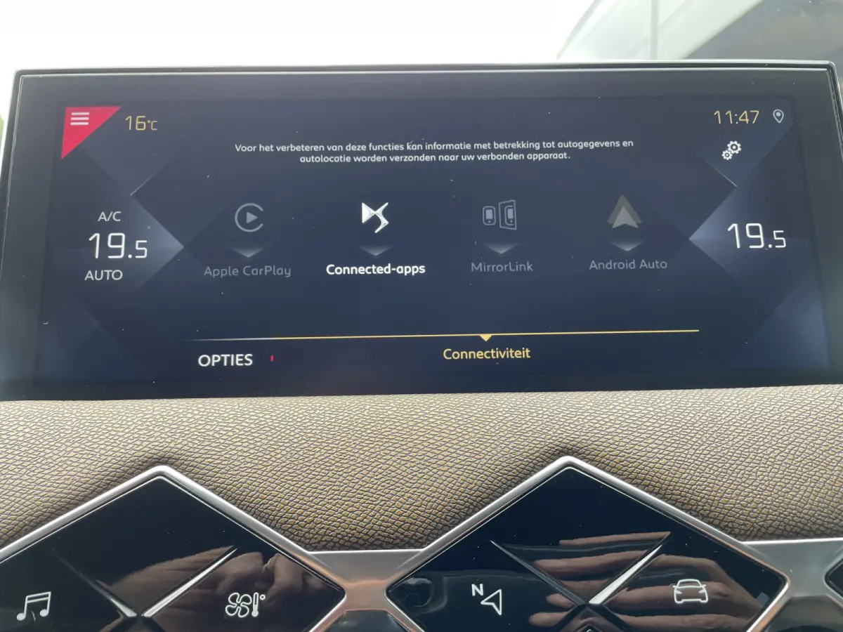 100pk Business (Navigatie - Automatische Airco - 17" incl 4S - Apple Carplay - Parkeersensoren)