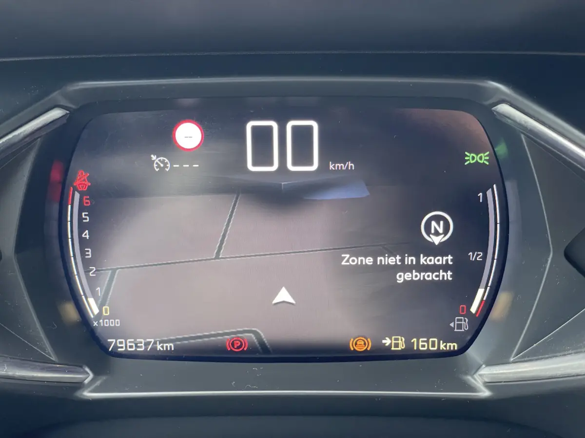 100pk Business (Navigatie - Automatische Airco - 17" incl 4S - Apple Carplay - Parkeersensoren)