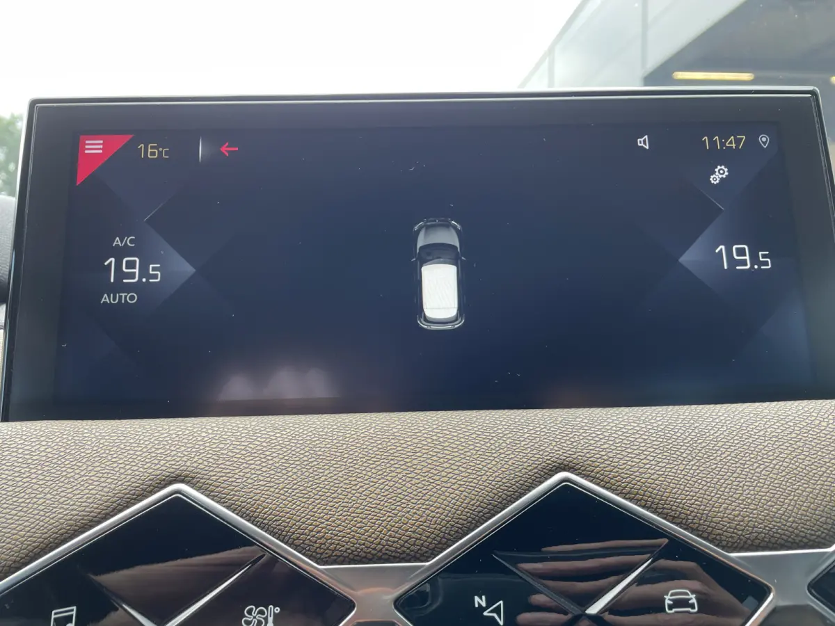 100pk Business (Navigatie - Automatische Airco - 17" incl 4S - Apple Carplay - Parkeersensoren)