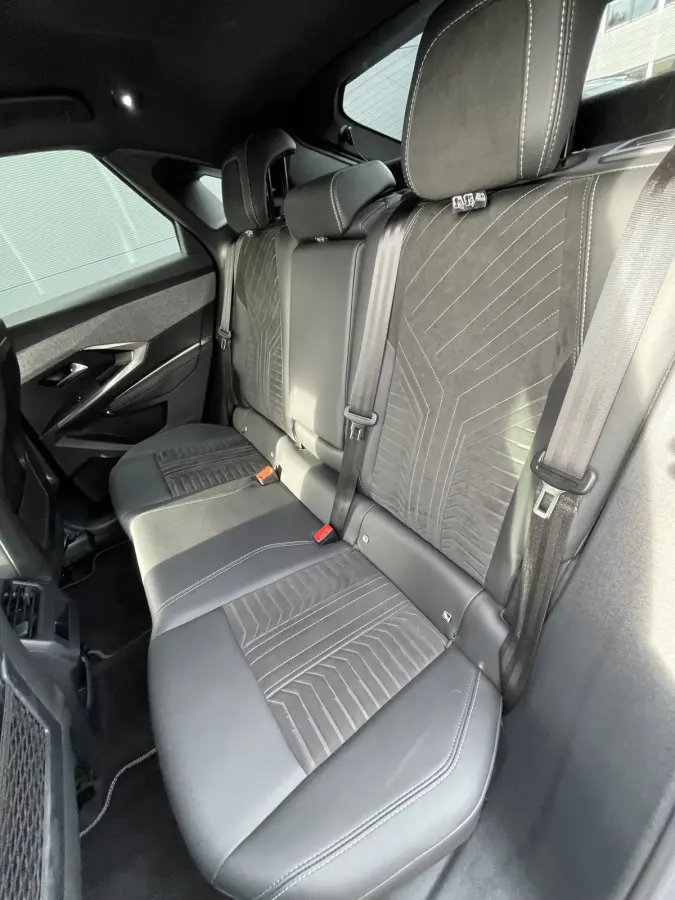 136pk Hybrid GT First Edition (Elektrische Klep - Stoel-/- stuurverwarming - Adaptieve Cruise Controle - Camera - Keyless Entry - LED Matrix - Automatische Airco)