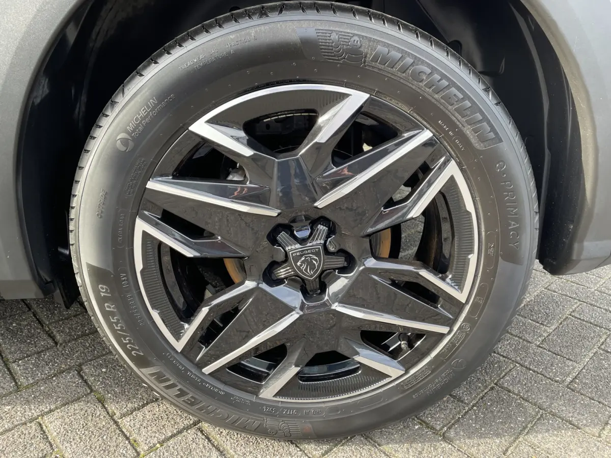 136pk Hybrid GT First Edition (Elektrische Klep - Stoel-/- stuurverwarming - Adaptieve Cruise Controle - Camera - Keyless Entry - LED Matrix - Automatische Airco)
