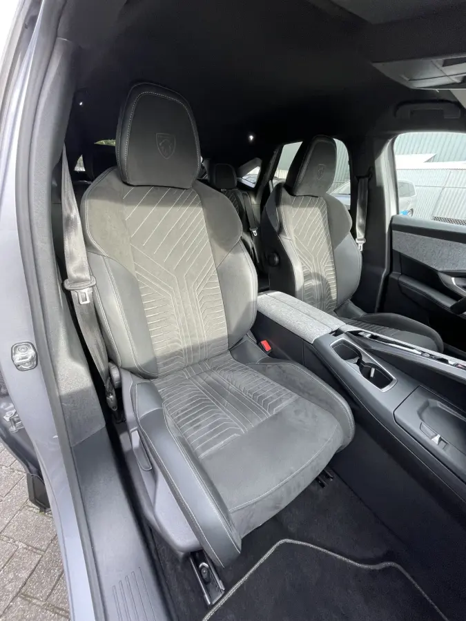 136pk Hybrid GT First Edition (Elektrische Klep - Stoel-/- stuurverwarming - Adaptieve Cruise Controle - Camera - Keyless Entry - LED Matrix - Automatische Airco)