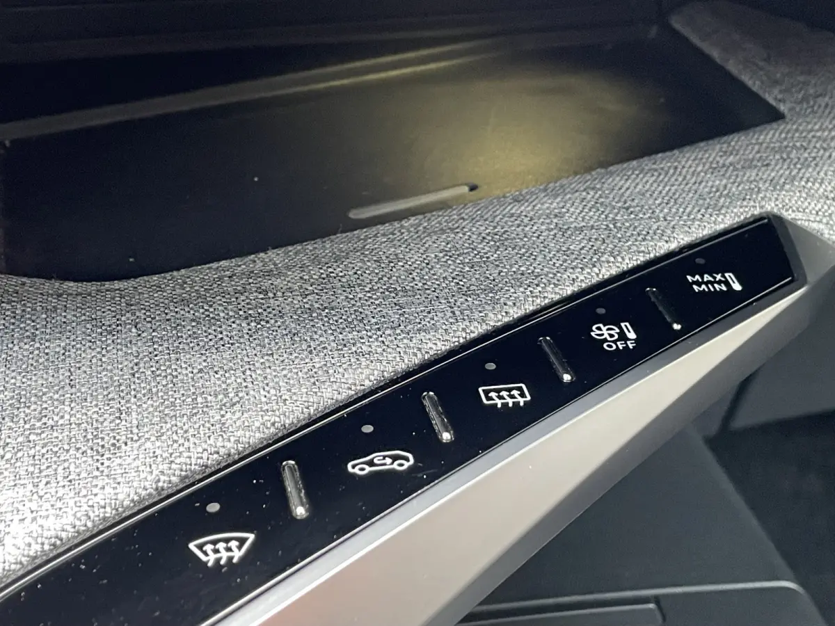 136pk Hybrid GT First Edition (Elektrische Klep - Stoel-/- stuurverwarming - Adaptieve Cruise Controle - Camera - Keyless Entry - LED Matrix - Automatische Airco)