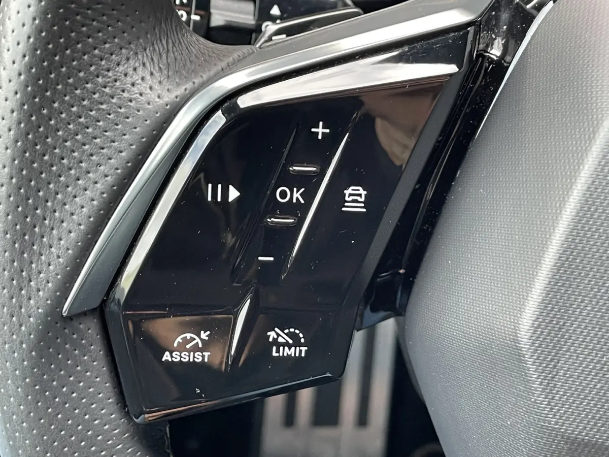 136pk Hybrid GT First Edition (Elektrische Klep - Stoel-/- stuurverwarming - Adaptieve Cruise Controle - Camera - Keyless Entry - LED Matrix - Automatische Airco)