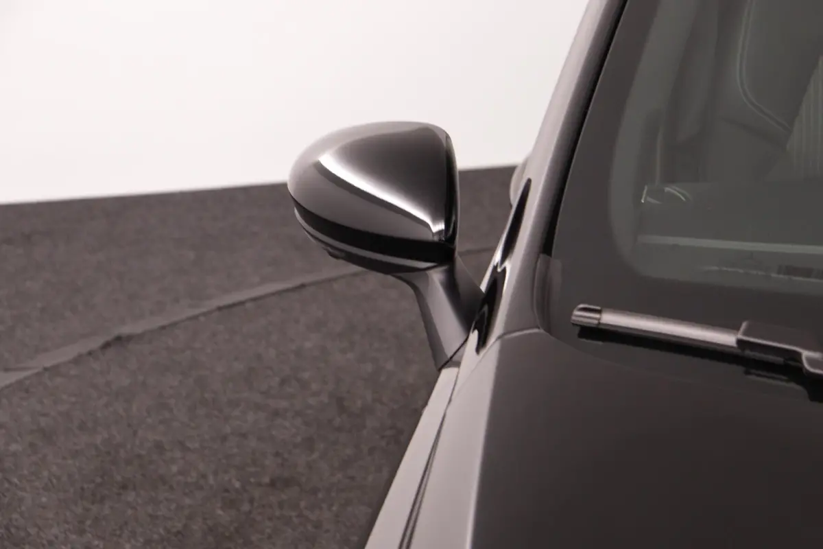 1.6 HEV Instyle | 360° Camera | Adaptive Cruise Control | Apple Carplay/Android Auto | BOSE Audio | Climate Control | Navigatie | Stoel- en Stuurverwarming