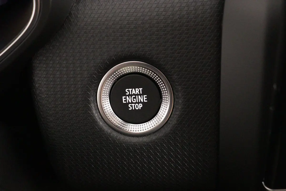 1.6 HEV Instyle | 360° Camera | Adaptive Cruise Control | Apple Carplay/Android Auto | BOSE Audio | Climate Control | Navigatie | Stoel- en Stuurverwarming
