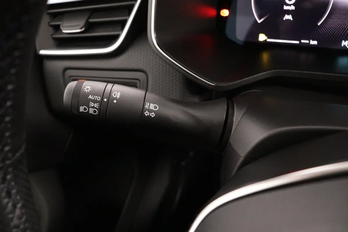 1.6 HEV Instyle | 360° Camera | Adaptive Cruise Control | Apple Carplay/Android Auto | BOSE Audio | Climate Control | Navigatie | Stoel- en Stuurverwarming