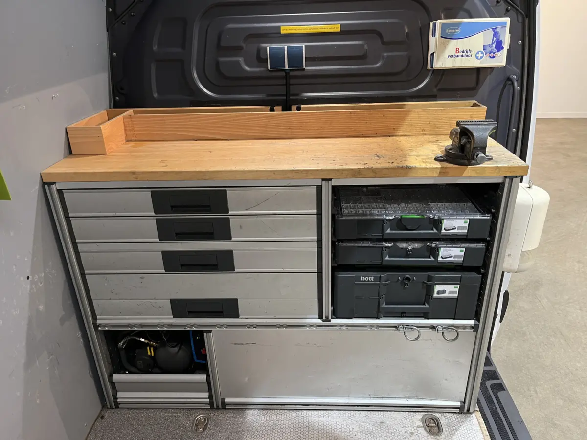 311 CDI L2H2 RWD / Euro 6 / Servicebus / Bott inrichting / 220V / Airco / Oprijplaat / Compressor / CarPlay / Camera