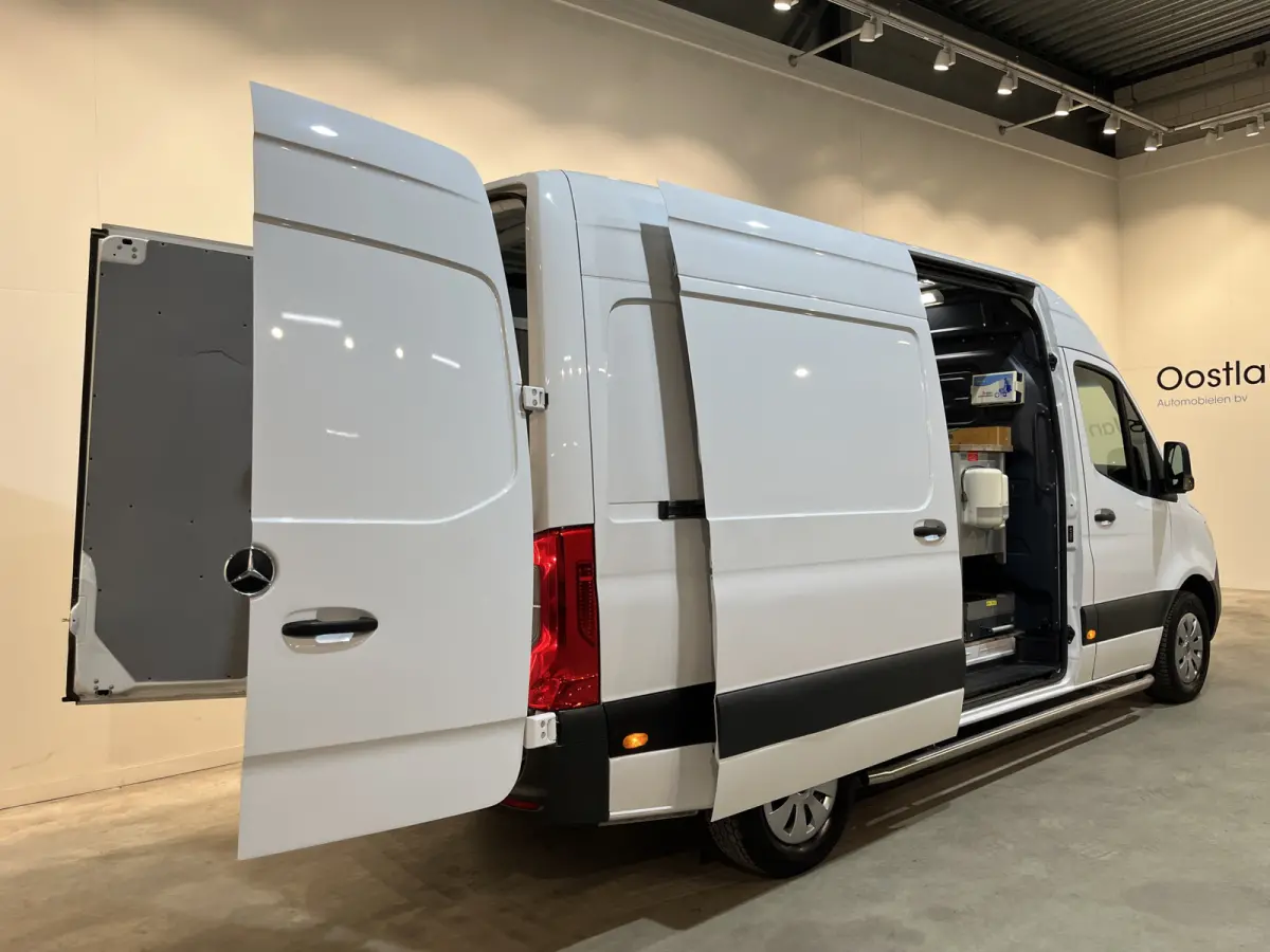 311 CDI L2H2 RWD / Euro 6 / Servicebus / Bott inrichting / 220V / Airco / Oprijplaat / Compressor / CarPlay / Camera