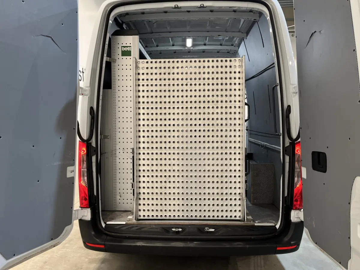 311 CDI L2H2 RWD / Euro 6 / Servicebus / Bott inrichting / 220V / Airco / Oprijplaat / Compressor / CarPlay / Camera