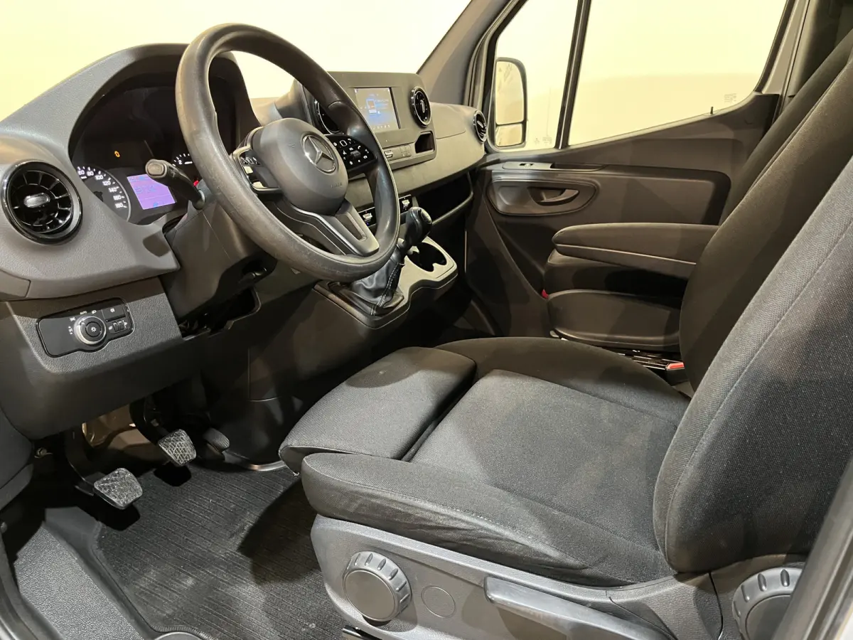 311 CDI L2H2 RWD / Euro 6 / Servicebus / Bott inrichting / 220V / Airco / Oprijplaat / Compressor / CarPlay / Camera