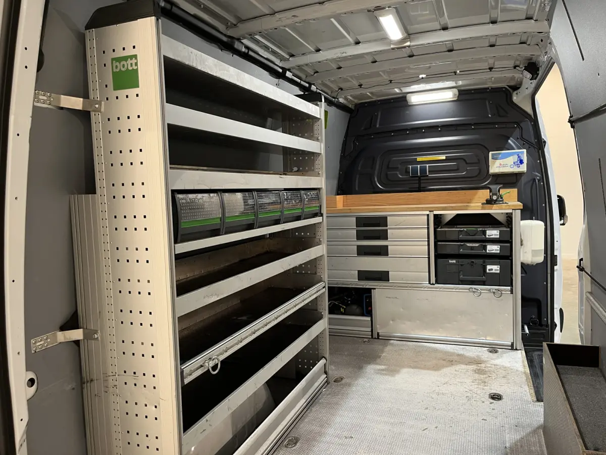 311 CDI L2H2 RWD / Euro 6 / Servicebus / Bott inrichting / 220V / Airco / Oprijplaat / Compressor / CarPlay / Camera