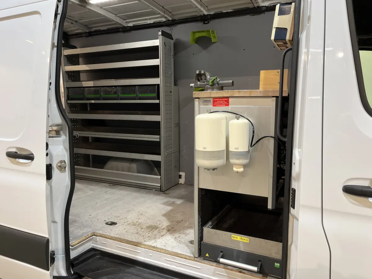 311 CDI L2H2 RWD / Euro 6 / Servicebus / Bott inrichting / 220V / Airco / Oprijplaat / Compressor / CarPlay / Camera