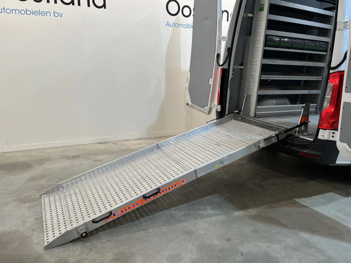311 CDI L2H2 RWD / Euro 6 / Servicebus / Bott inrichting / 220V / Airco / Oprijplaat / Compressor / CarPlay / Camera
