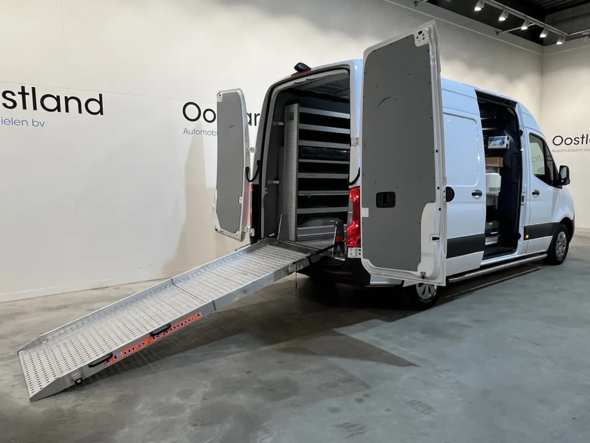 311 CDI L2H2 RWD / Euro 6 / Servicebus / Bott inrichting / 220V / Airco / Oprijplaat / Compressor / CarPlay / Camera