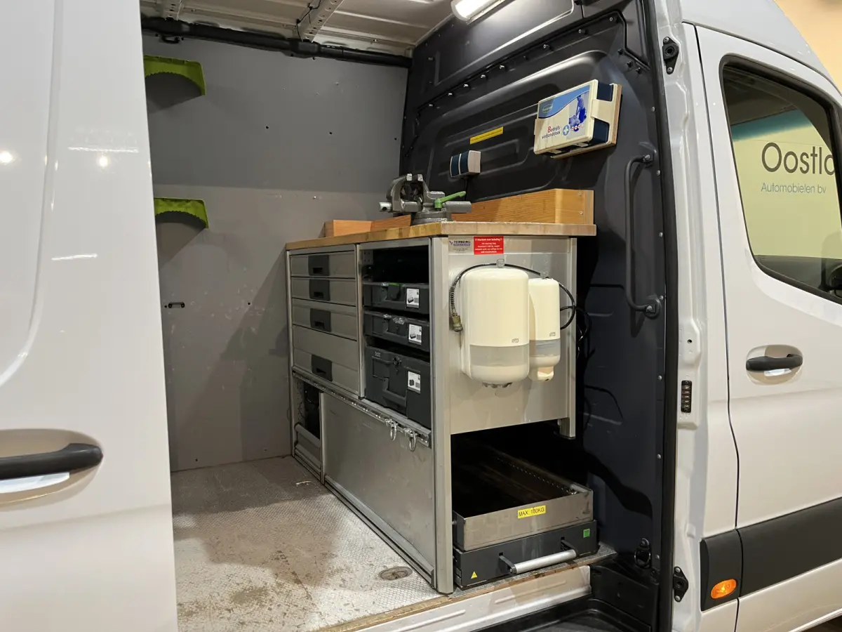 311 CDI L2H2 RWD / Euro 6 / Servicebus / Bott inrichting / 220V / Airco / Oprijplaat / Compressor / CarPlay / Camera