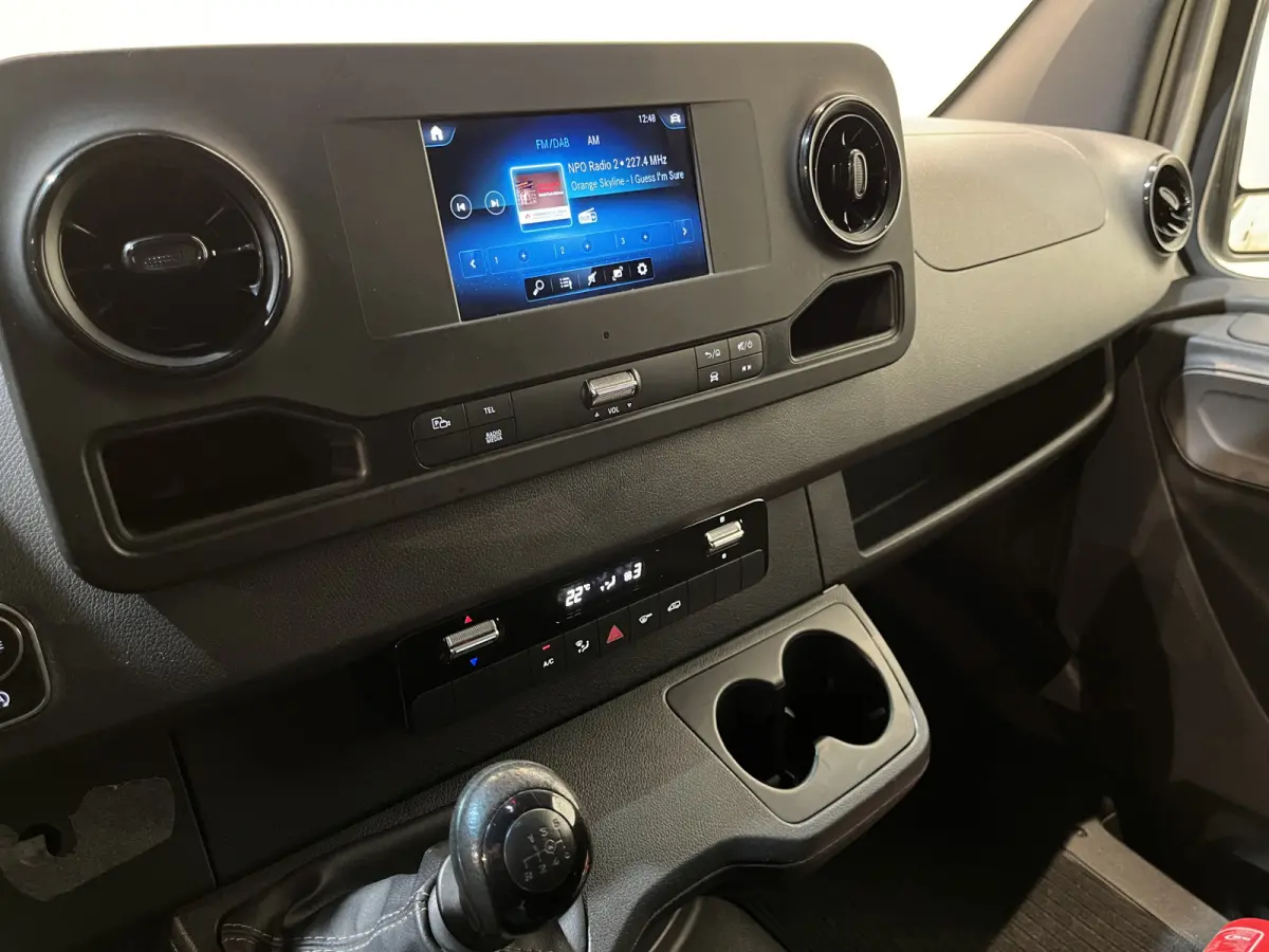 311 CDI L2H2 RWD / Euro 6 / Servicebus / Bott inrichting / 220V / Airco / Oprijplaat / Compressor / CarPlay / Camera