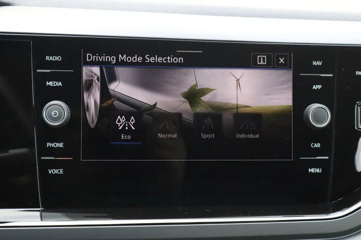 1.0 TSI 115pk DSG R-Line | Stoelverwarming | Blackstyle Pakket | Volautomatische Airconditioning