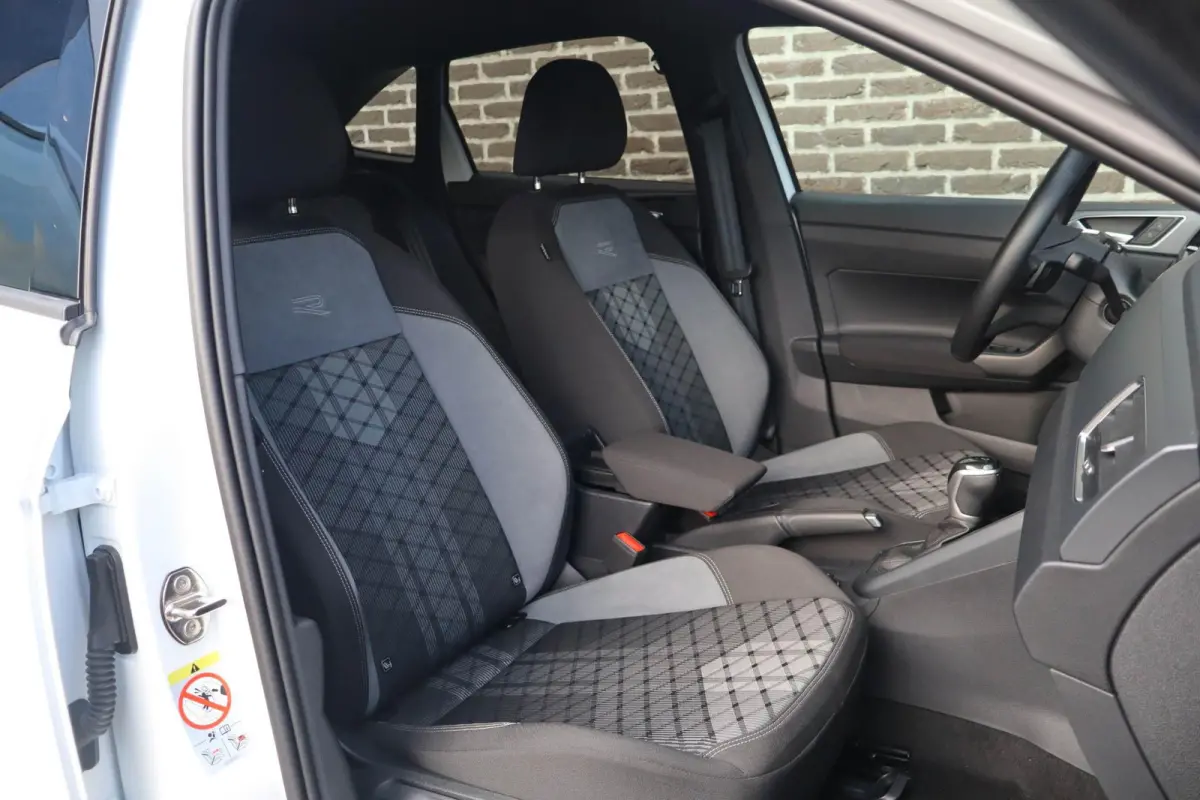 1.0 TSI 115pk DSG R-Line | Stoelverwarming | Blackstyle Pakket | Volautomatische Airconditioning