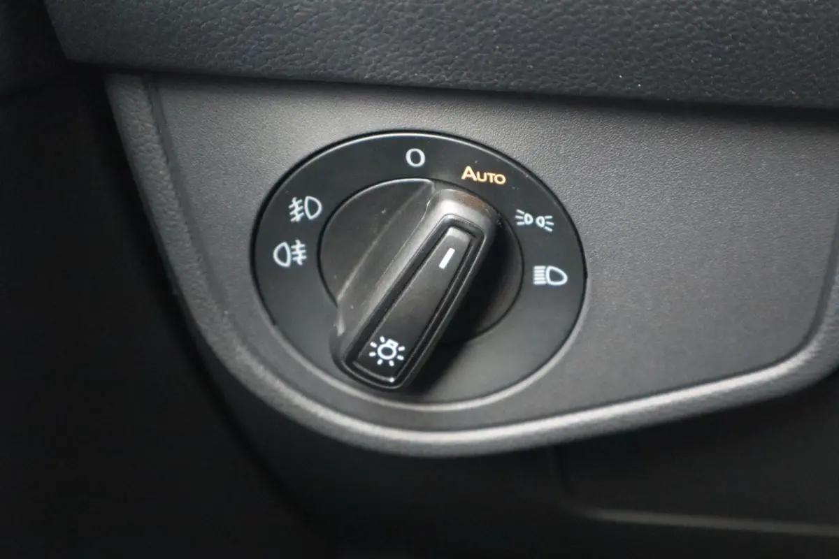 1.0 TSI 115pk DSG R-Line | Stoelverwarming | Blackstyle Pakket | Volautomatische Airconditioning