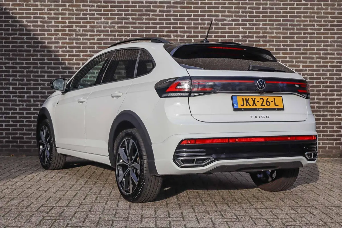 1.0 TSI 115pk DSG R-Line | Stoelverwarming | Blackstyle Pakket | Volautomatische Airconditioning