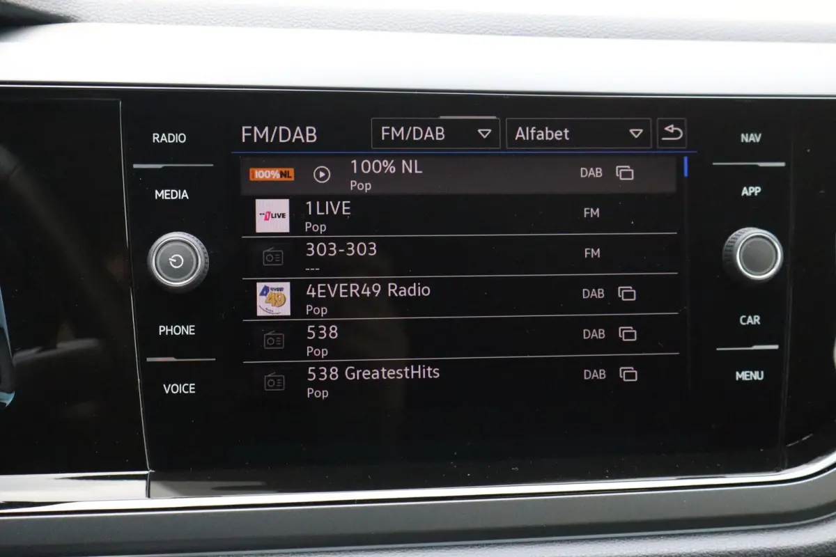 1.0 TSI 115pk DSG R-Line | Stoelverwarming | Blackstyle Pakket | Volautomatische Airconditioning