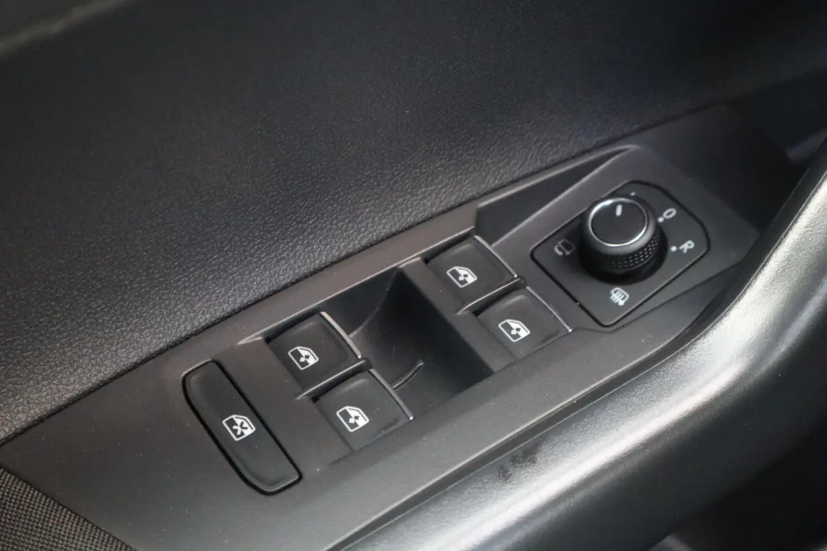 1.0 TSI 115pk DSG R-Line | Stoelverwarming | Blackstyle Pakket | Volautomatische Airconditioning
