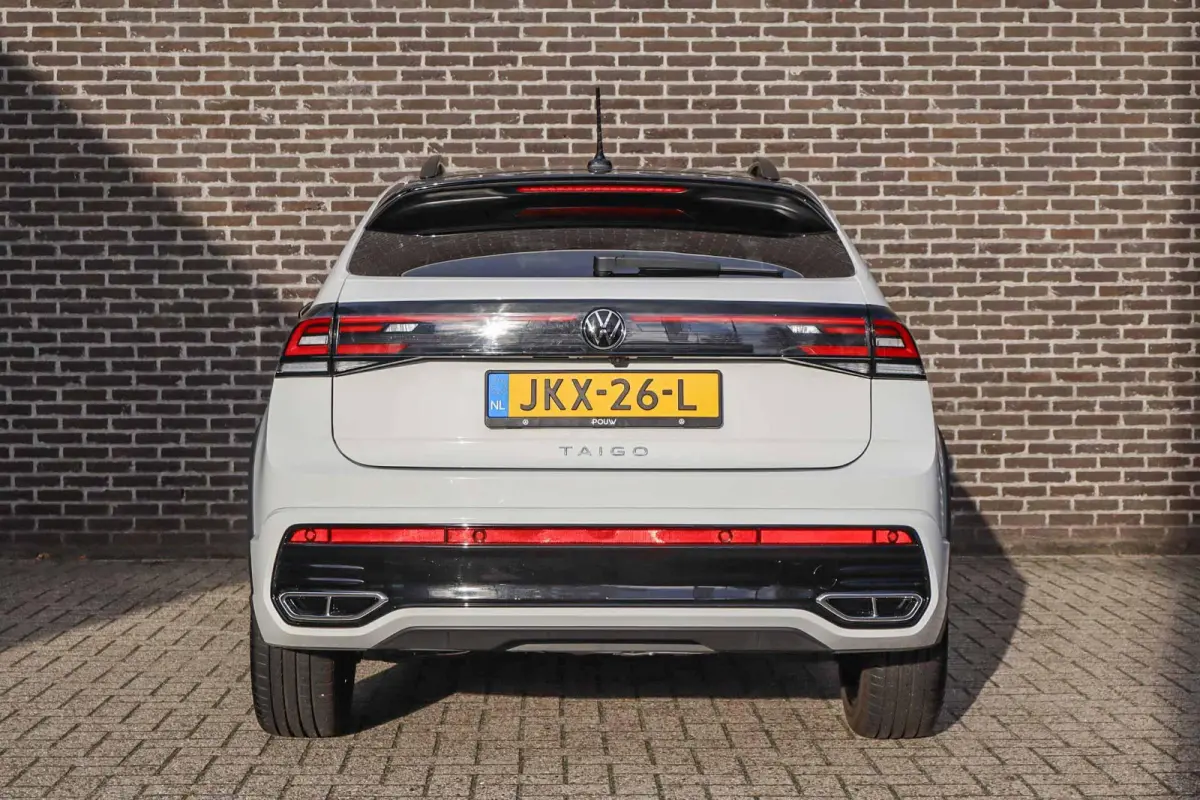 1.0 TSI 115pk DSG R-Line | Stoelverwarming | Blackstyle Pakket | Volautomatische Airconditioning