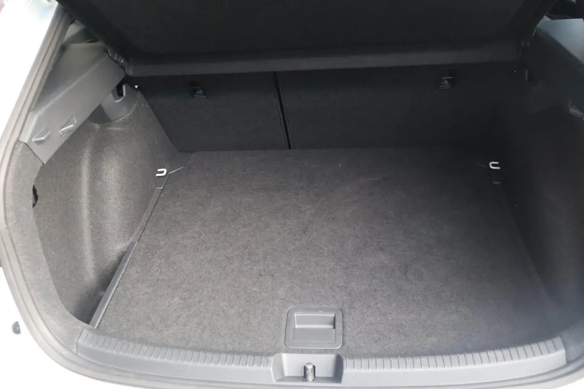 1.0 TSI 115pk DSG R-Line | Stoelverwarming | Blackstyle Pakket | Volautomatische Airconditioning
