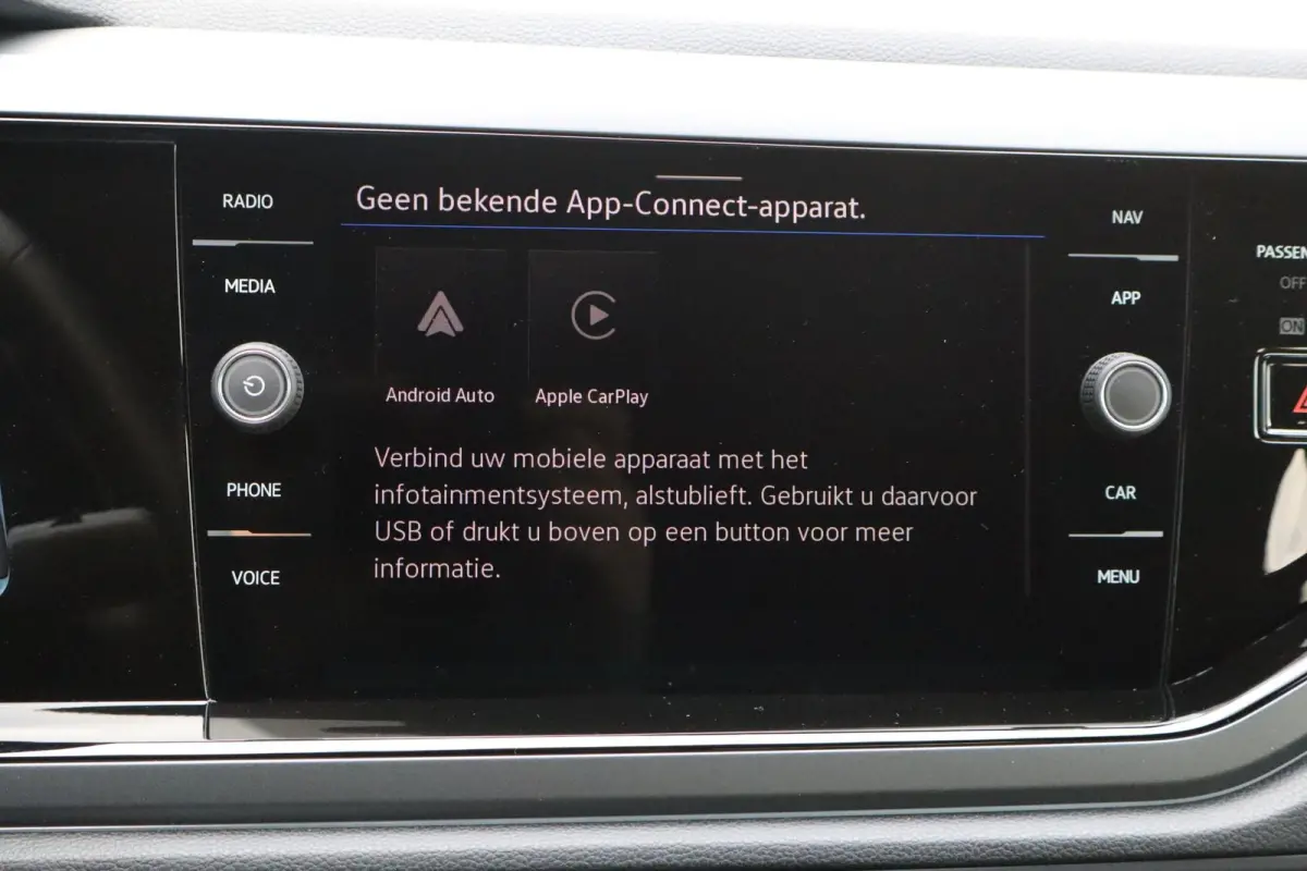 1.0 TSI 115pk DSG R-Line | Stoelverwarming | Blackstyle Pakket | Volautomatische Airconditioning