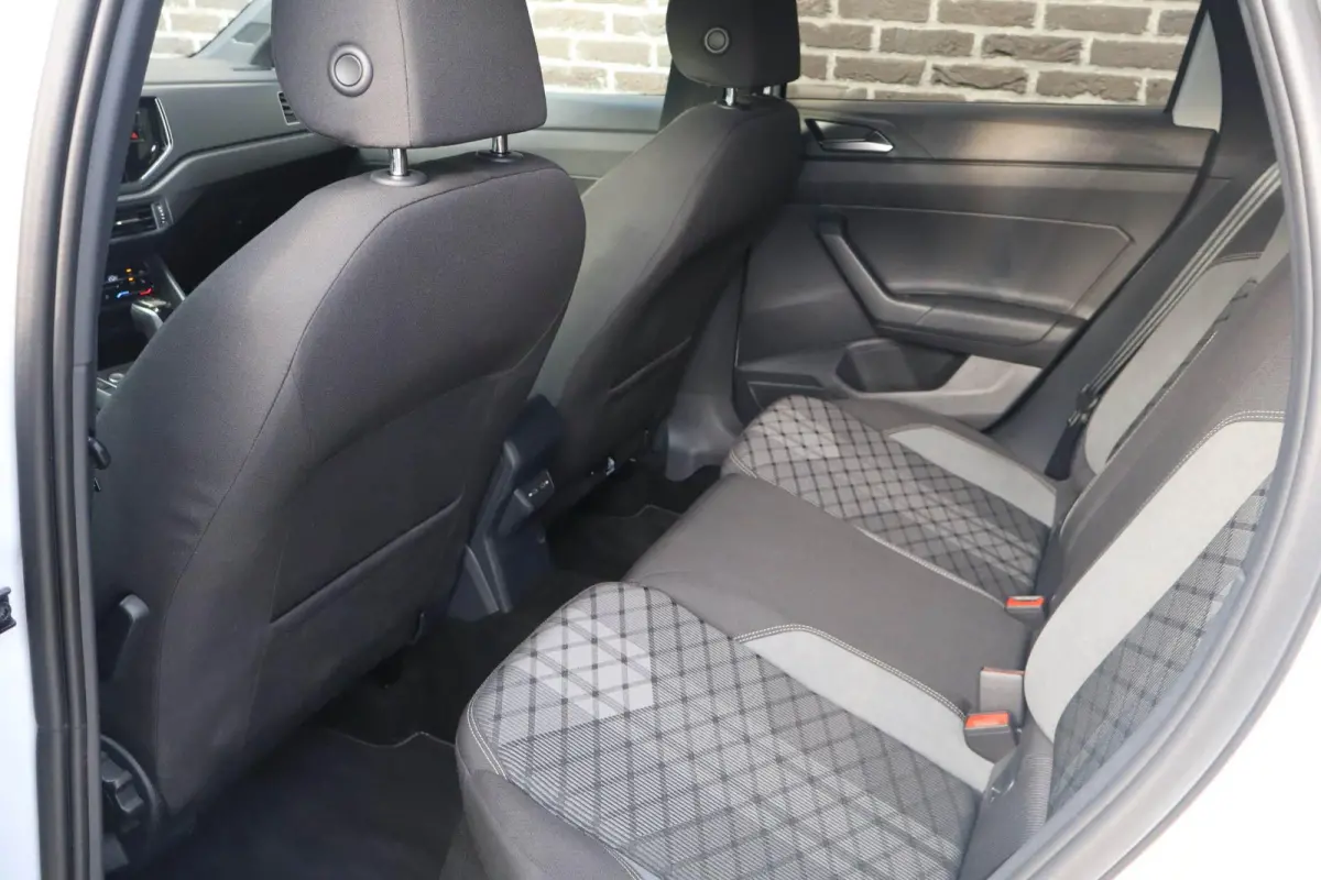 1.0 TSI 115pk DSG R-Line | Stoelverwarming | Blackstyle Pakket | Volautomatische Airconditioning