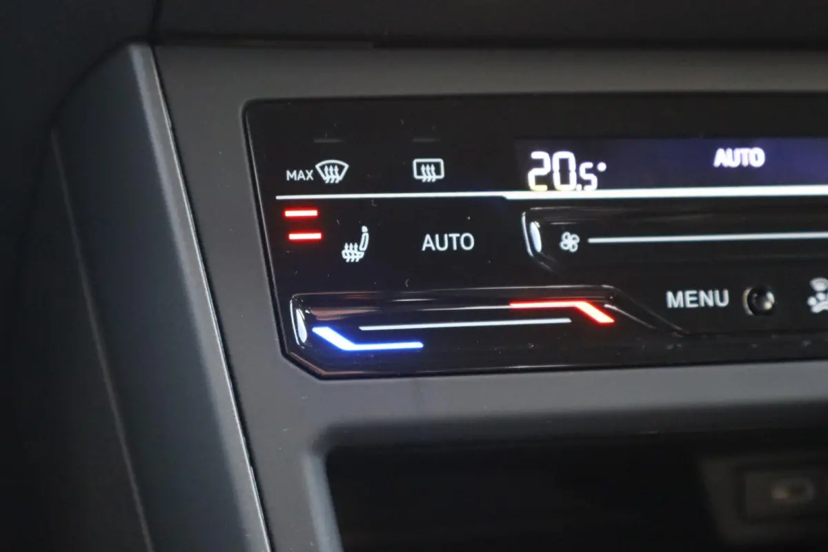 1.0 TSI 115pk DSG R-Line | Stoelverwarming | Blackstyle Pakket | Volautomatische Airconditioning