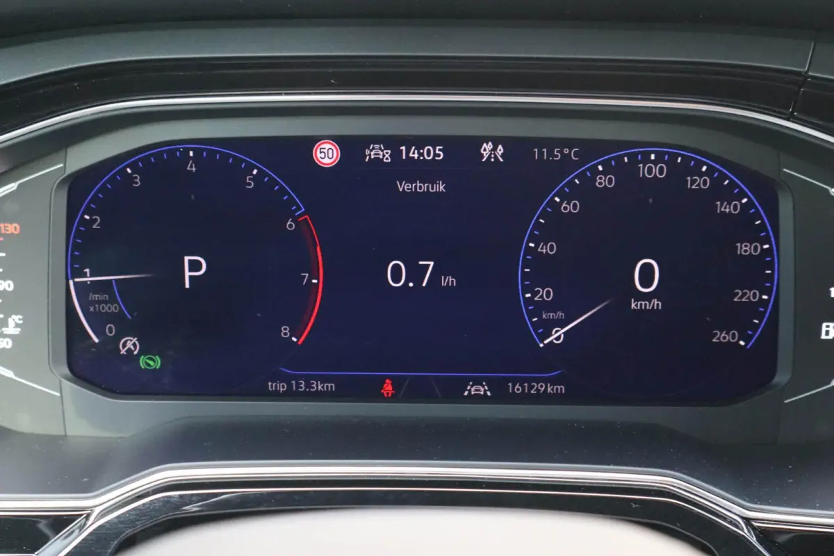 1.0 TSI 115pk DSG R-Line | Stoelverwarming | Blackstyle Pakket | Volautomatische Airconditioning