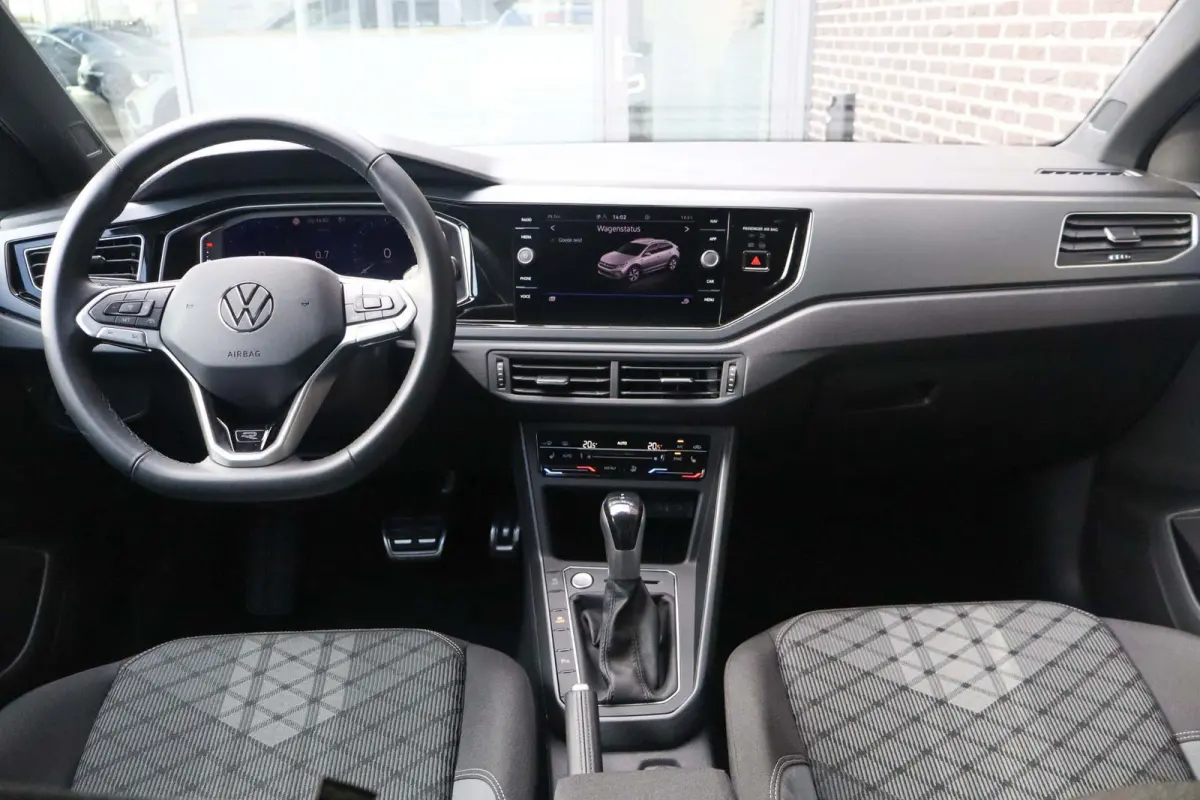 1.0 TSI 115pk DSG R-Line | Stoelverwarming | Blackstyle Pakket | Volautomatische Airconditioning