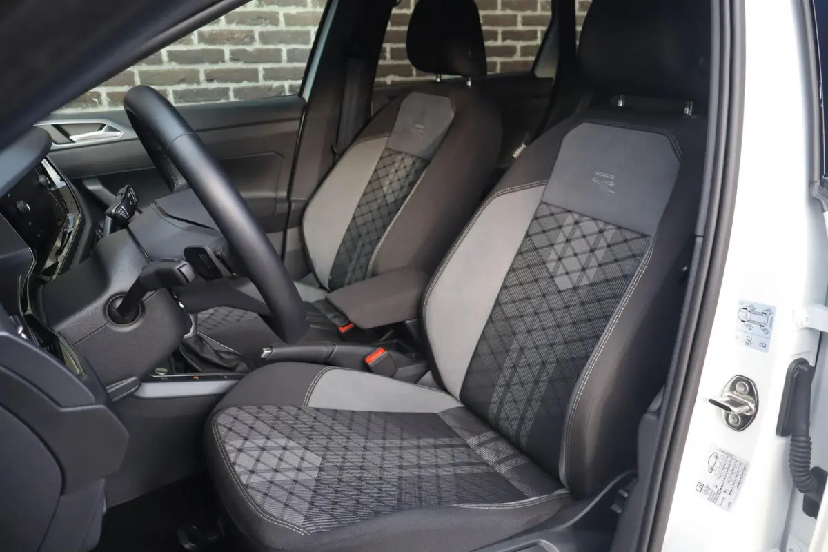 1.0 TSI 115pk DSG R-Line | Stoelverwarming | Blackstyle Pakket | Volautomatische Airconditioning