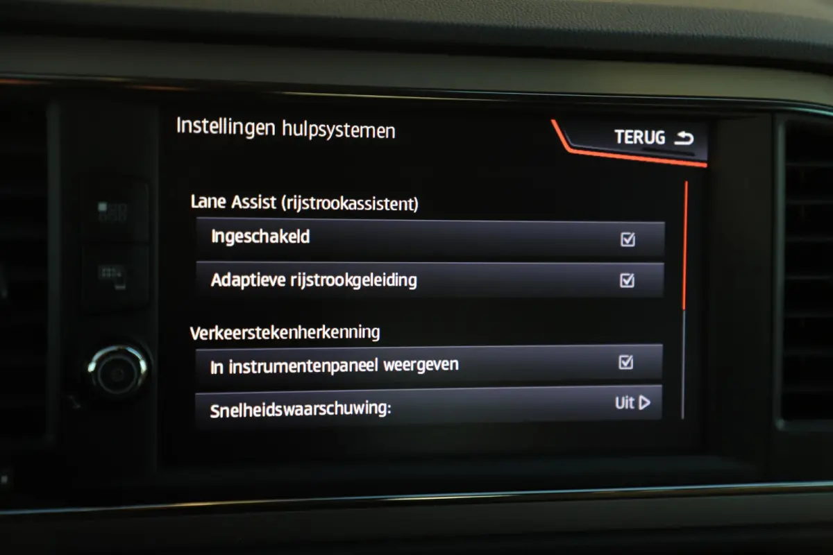 1.0 TSI Style Ultimate Edition Trekhaak Navigatie Achteruitrijcamera Carplay Android 16 inch LMV Lane Assist Climate Cruise Control