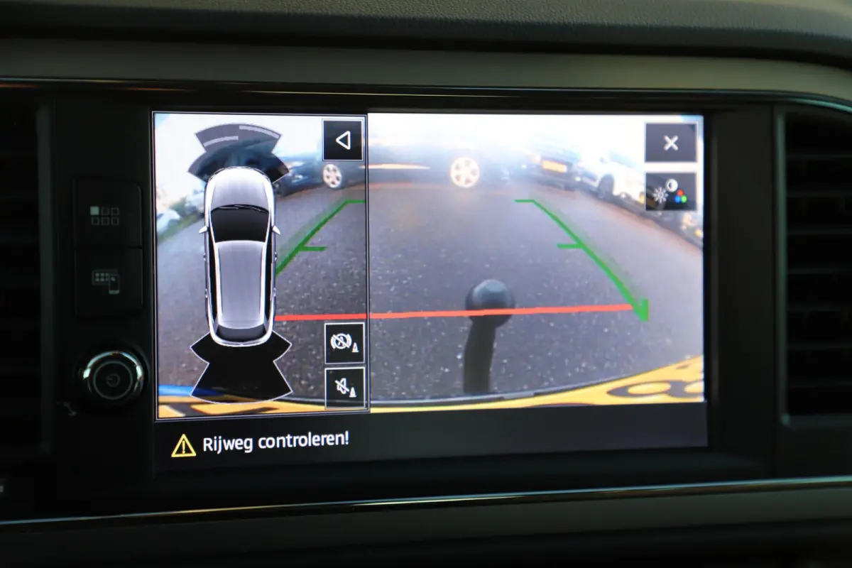 1.0 TSI Style Ultimate Edition Trekhaak Navigatie Achteruitrijcamera Carplay Android 16 inch LMV Lane Assist Climate Cruise Control