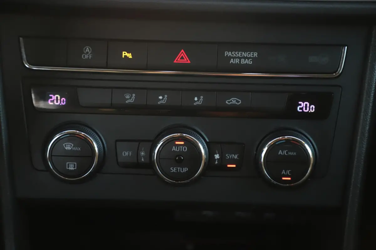 1.0 TSI Style Ultimate Edition Trekhaak Navigatie Achteruitrijcamera Carplay Android 16 inch LMV Lane Assist Climate Cruise Control