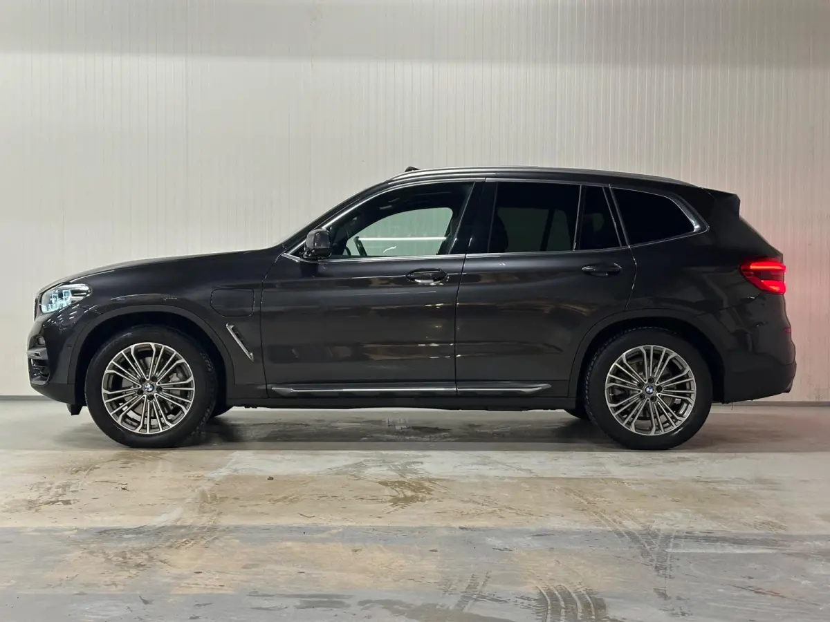 XDrive30e High Executive | M-SPORT | PANO | LEDER | CAMERA | LED